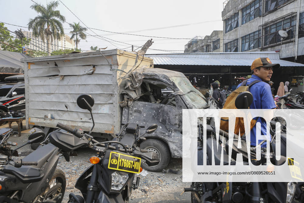 Blast at Indonesian market kills 2, injures 11 in South Tangerang BANTEN, INDONESIA - OCTOBER 15: A damaged car at the site of an explosion at a market in South Tangerang, on the outskirt of Jakarta, Indonesia, on October 15, 2026. The blast killed two people and injured at least 11 others, according to police. Investigators are examining the cause of the explosion after finding an ethylene gas cylinder at the site. The blast damaged shop-house buildings and scattered debris across the surrounding commercial area. Agoes Rudianto Anadolu Banten Indonesia. Editorial use only. Please get in touch for any other usage.