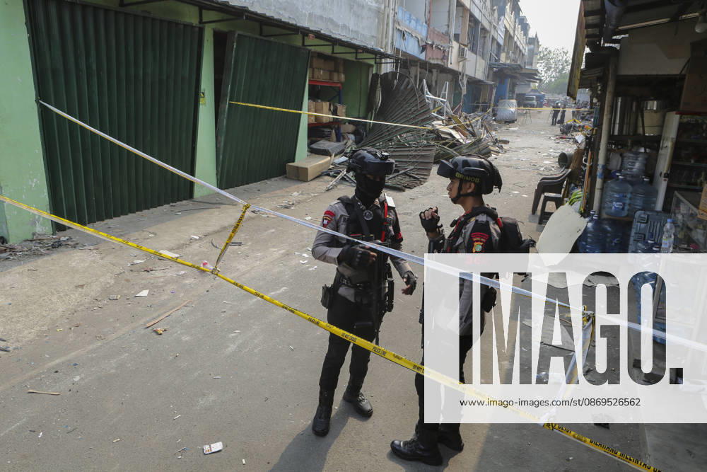 Blast at Indonesian market kills 2, injures 11 in South Tangerang BANTEN, INDONESIA - OCTOBER 15: Armed police officers stand guard at the site of an explosion at a market in South Tangerang, on the outskirt of Jakarta, Indonesia, on October 15, 2026. The blast killed two people and injured at least 11 others, according to police. Investigators are examining the cause of the explosion after finding an ethylene gas cylinder at the site. The blast damaged shop-house buildings and scattered debris across the surrounding commercial area. Agoes Rudianto Anadolu Banten Indonesia. Editorial use only. Please get in touch for any other usage.