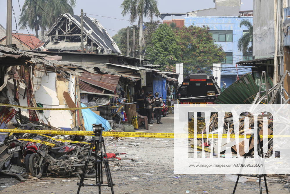 Blast at Indonesian market kills 2, injures 11 in South Tangerang BANTEN, INDONESIA - OCTOBER 15: Armed police officers stand guard at the site of an explosion at a market in South Tangerang, on the outskirt of Jakarta, Indonesia, on October 15, 2026. The blast killed two people and injured at least 11 others, according to police. Investigators are examining the cause of the explosion after finding an ethylene gas cylinder at the site. The blast damaged shop-house buildings and scattered debris across the surrounding commercial area. Agoes Rudianto Anadolu Banten Indonesia. Editorial use only. Please get in touch for any other usage.