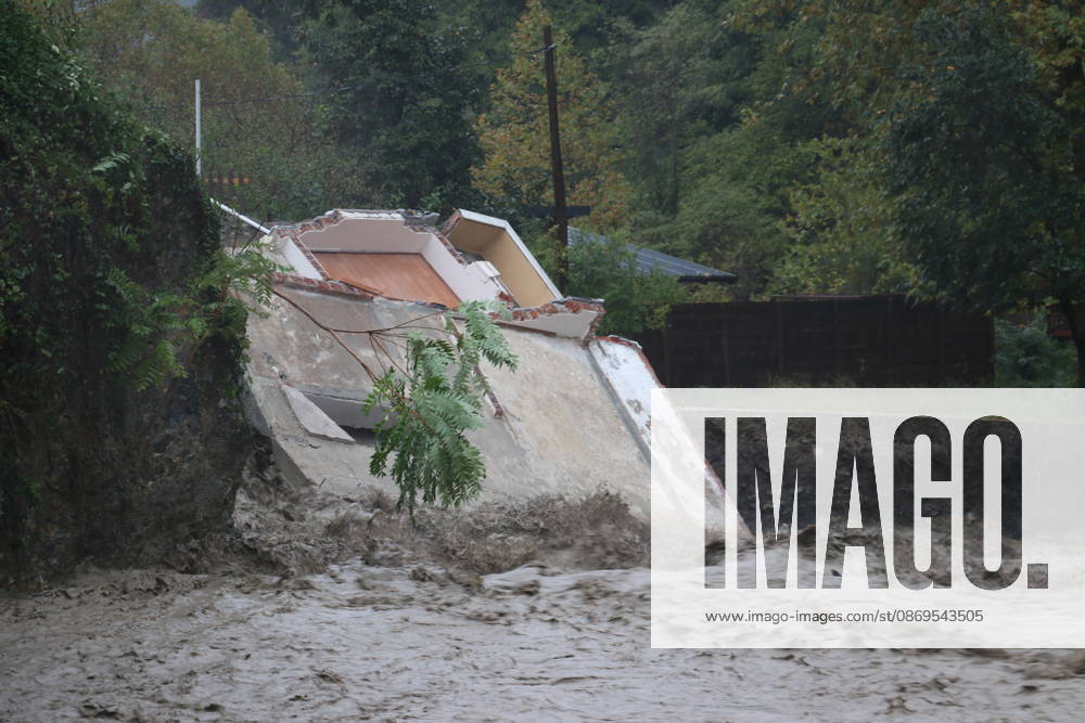 Heavy rain causes two-story house to collapse in Sakarya SAKARYA, TURKIYE - OCTOBER 15: A two-story house that had previously been evacuated lies partially collapsed along a stream following heavy rainfall in the Fevziye neighborhood of Sapanca district in Sakarya, Turkiye, on October 15, 2026. Floodwaters caused the house, located on the stream bank, to collapse. Mine Yildirim Anadolu Sakarya Turkey. Editorial use only. Please get in touch for any other usage.