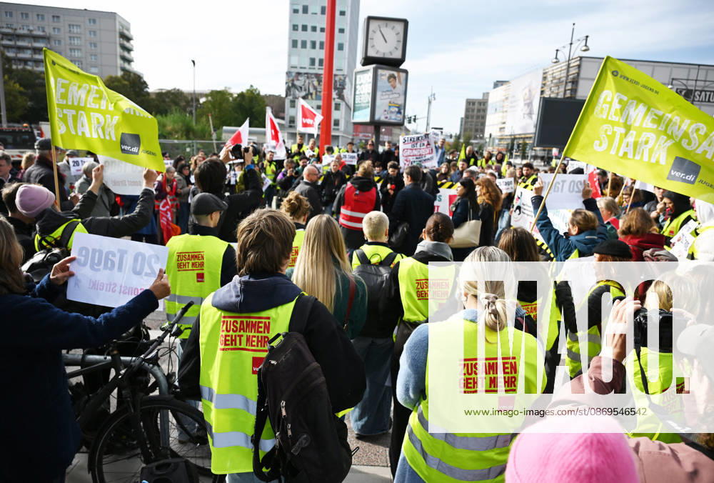 Charite workers strike over working conditions in Berlin BERLIN, GERMANY - OCTOBER 15: Workers at Charite, one of Germany’s largest university hospitals, take part in a warning strike called by the ver.di trade union, demanding better working conditions and reduced workloads, in Berlin, Germany, October 15, 2026. Volodymyr Sindieiev Anadolu Berlin Germany. Editorial use only. Please get in touch for any other usage.