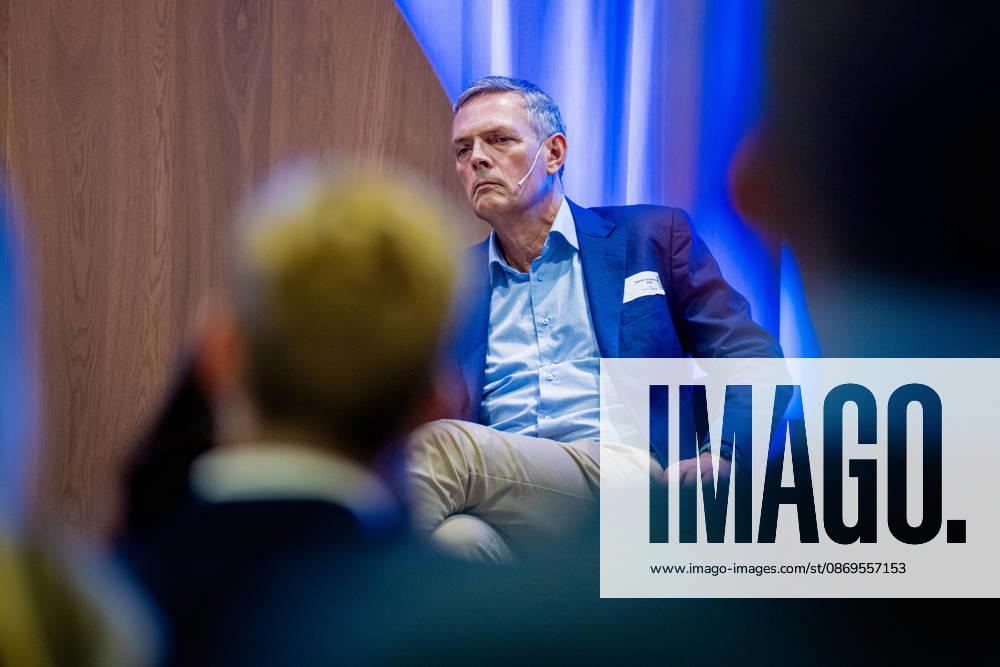 Norsk Industri Offshore sitt apne medlemsmote Oslo 20261015. Bjarne Schieldrop, sjefanalytiker i SEB, pa Norsk Industri Offshore sitt apne medlemsmote i Naeringslivets hus. Foto: Stian Lysberg Solum NTB Oslo Norge v5PZ5sHXsko Ref:_BUSv5PZ5sHXsko.jpg
