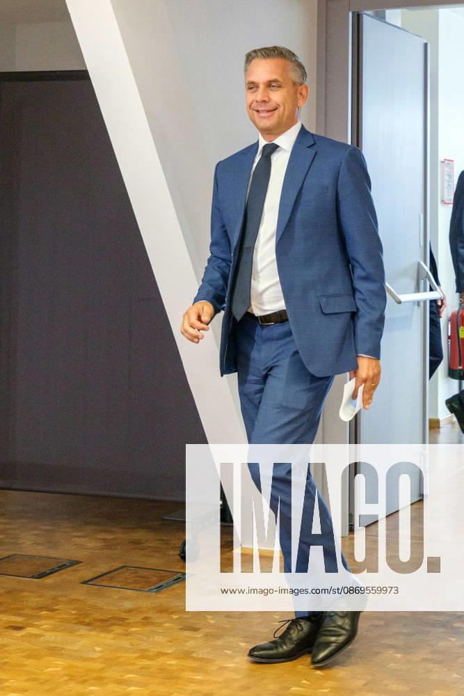 2026-10-15-Pressegespräch im BMLUK Bundesminister für Wirtschaft, Energie und Tourismus Wolfgang Hattmannsdorfer (ÖVP) am 15. Oktober 2026 beim Pressegespräch zur Sanierungsoffensive 2027 der Bundesregierung im Bundesministerium für Land- und Forstwirtschaft, Klima- und Umweltschutz, Regionen und Wasserwirtschaft in Wien, Wien, Österreich.