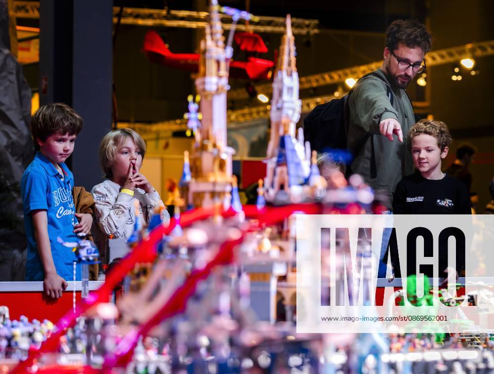 UTRECHT - Visitors view LEGO creations during the first day of LEGO World at the Jaarbeurs. For seven days, young and old can have fun with the building toys. REMKO DE WAAL ANP netherlands out - belgium out