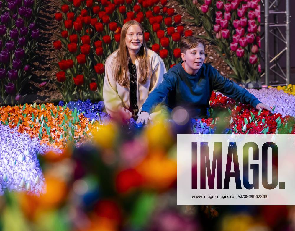 UTRECHT - Visitors are having their photos taken with LEGO flowers during the first day of LEGO World at the Jaarbeurs. For seven days, young and old can have fun with the building toys. REMKO DE WAAL ANP netherlands out - belgium out