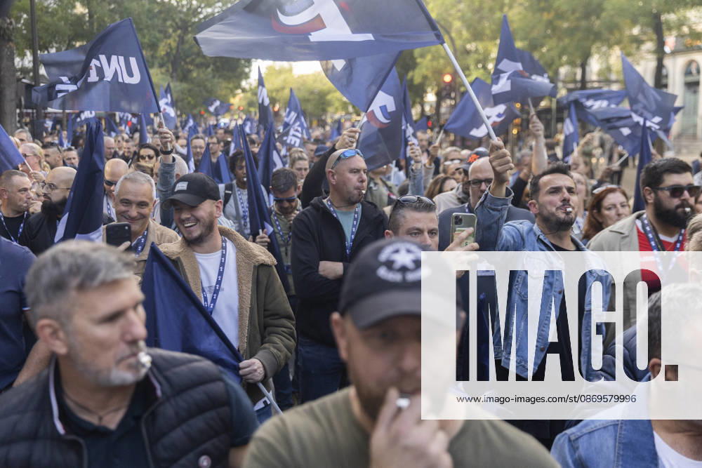 Police Officers Protest - Paris Several thousand police officers from the UN1TE police union demonstrated in Paris on October 15, 2026 to protest against their working conditions. Photos by Jérémy Paoloni ABACAPRESS.COM Paris France