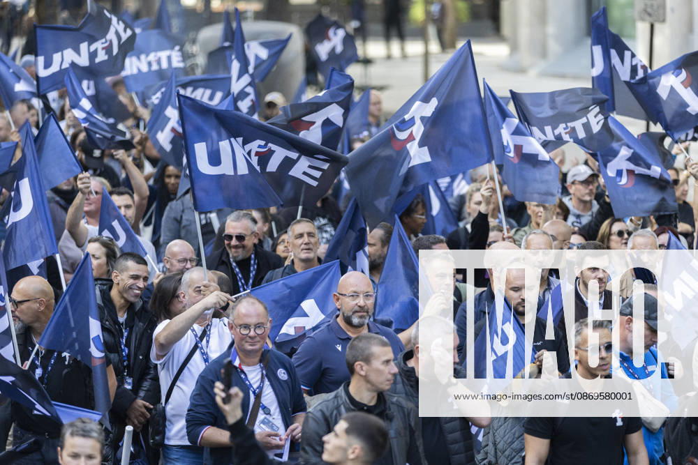 Police Officers Protest - Paris Several thousand police officers from the UN1TE police union demonstrated in Paris on October 15, 2026 to protest against their working conditions. Photos by Jérémy Paoloni ABACAPRESS.COM Paris France