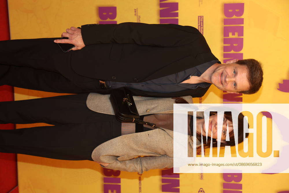 Benjamin Herrmann und Caroline Rosales bei der Premiere des Dokumentarfilms Biermann im Kino International. Berlin