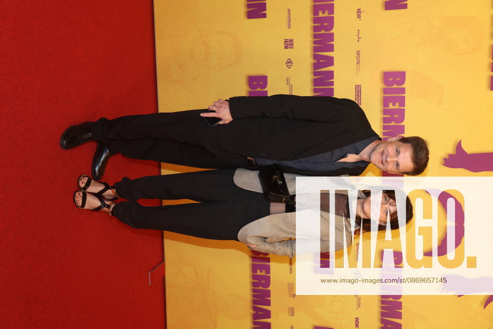 Benjamin Herrmann und Caroline Rosales bei der Premiere des Dokumentarfilms Biermann im Kino International. Berlin