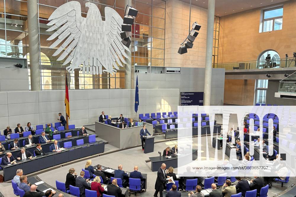 Berlin, Deutschland, 16.10.2026: Deutscher Bundestag: 103. Bundestagssitzung: Blick ins Plenum mit den Fraktionen.