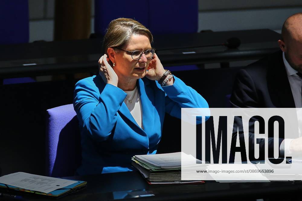 Berlin, Deutschland, 16.10.2026: Deutscher Bundestag: 103. Bundestagssitzung: Bundesministerin der Justiz und für Verbraucherschutz Stefanie Hubig (SPD)