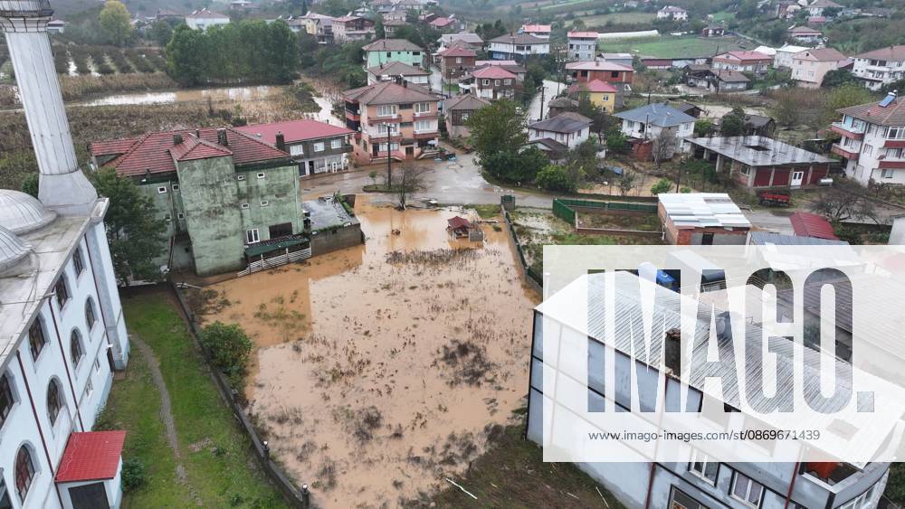 Heavy rain continues to affect Sakarya SAKARYA, TURKIYE - OCTOBER 16: An aerial view of floodwaters surrounding homes and roads in the Daricayiri neighborhood of Karasu district in Sakarya, Turkiye, on October 16, 2026. Heavy rainfall that began on the evening of the previous day continued to affect the province, and the area was seen from the air after flooding struck the neighborhood. Ibrahim Yozoglu Anadolu Sakarya Turkey. Editorial use only. Please get in touch for any other usage.