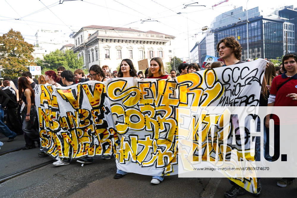 IPA89756963 - Milan, October 16, 2026: student march; Thousands of students demonstrate in support of education and against the cap on foreign students: