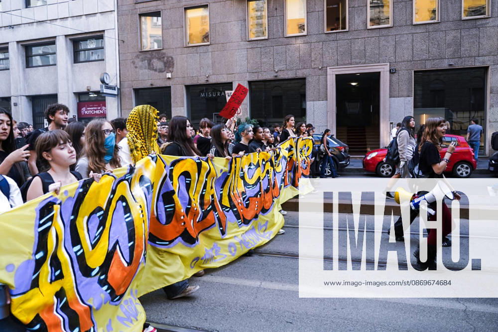 IPA89756983 - Milan, October 16, 2026: student march; Thousands of students demonstrate in support of education and against the cap on foreign students: