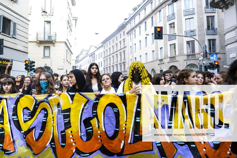 IPA89756941 - Milan, October 16, 2026: student march; Thousands of students demonstrate in support of education and against the cap on foreign students: