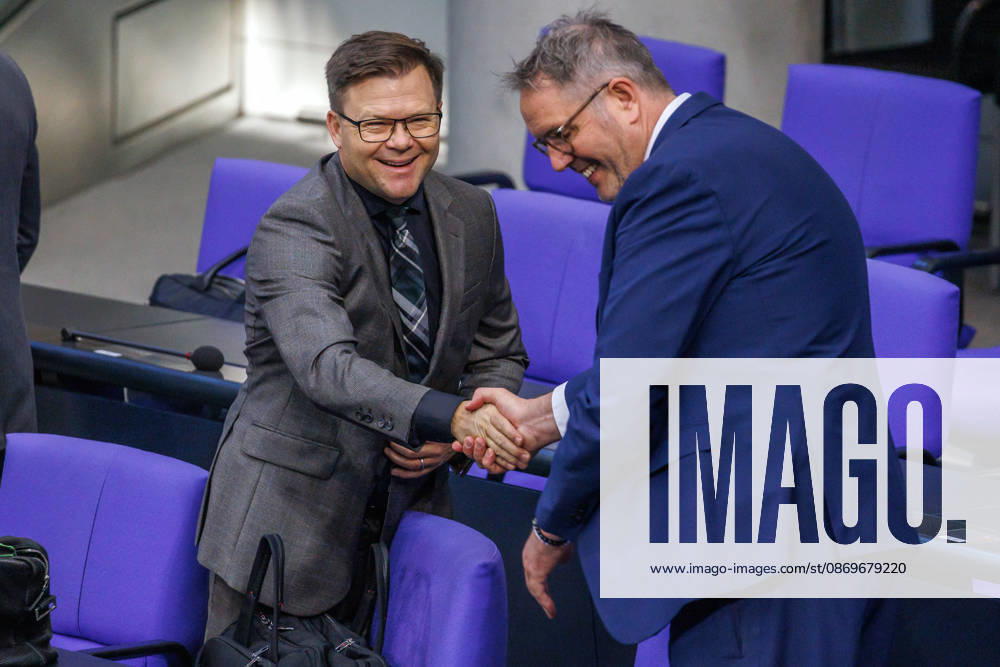 Bundestag Carsten Schneider (SPD), Minister fuer Umwelt, Klimaschutz, Naturschutz und nukleare Sicherheit und Alexander Schweitzer (SPD), Bundesminister fuer Arbeit und Soziales, im Deutschen Bundestag am 16.10.26 in Berlin. Berlin Berlin Deutschland Bundestag