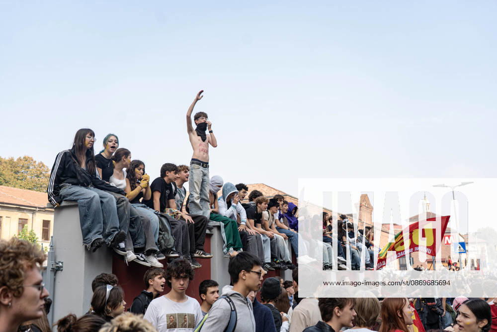 IPA89759963 - Milan, October 16, 26, Largo Cairoli, No One Is a Stranger Student Strike The march ends with the occupation of the building next to the Festa del Perdono State University campus in Sforza