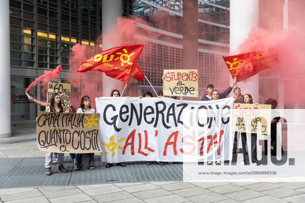 IPA89762911 - Milan, October 16, 2026, Via Melchiorre Gioia, Palazzo Lombardia. Pictured: The protest by young UDU students who had set up tents at BAM Park in Porta Nuova; the demonstration in front of the Regional Government Building with smoke bombs and signs.