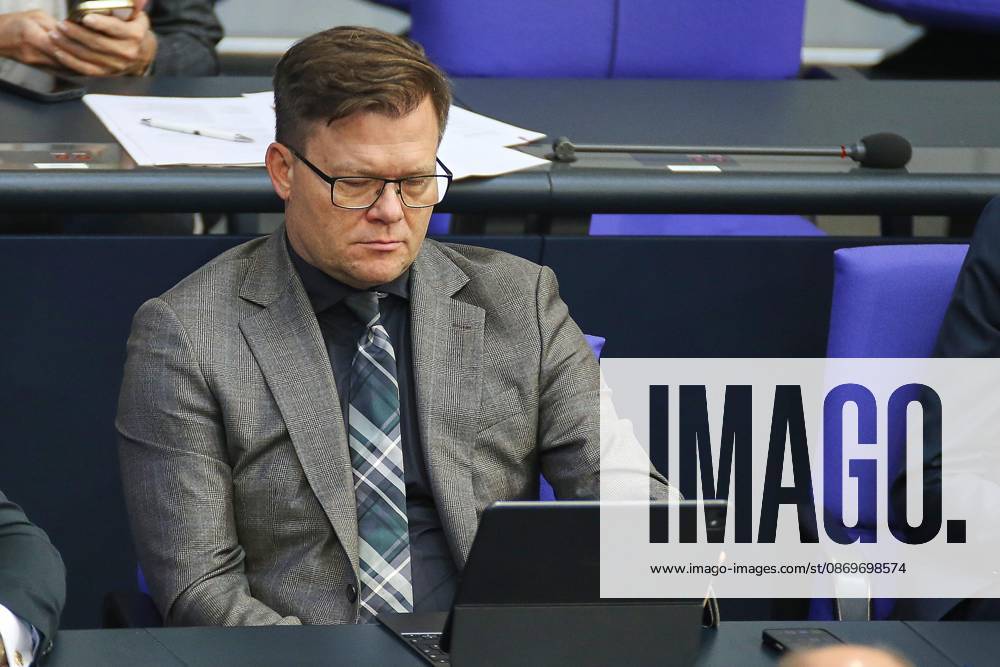 Berlin, Deutschland, 16.10.2026: Deutscher Bundestag: 103. Bundestagssitzung: Bundesminister für Umwelt, Klimaschutz, Naturschutz und nukleare Sicherheit Carsten Schneider (SPD)