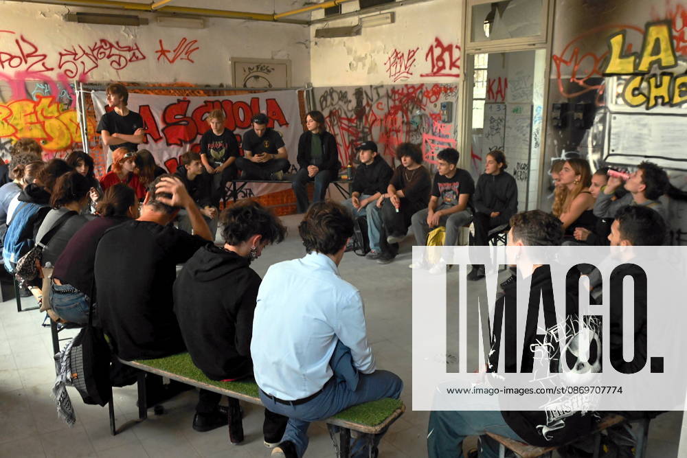 IPA89766275 - Milan, October 16, 2026: Student protest, occupation of the former morgue