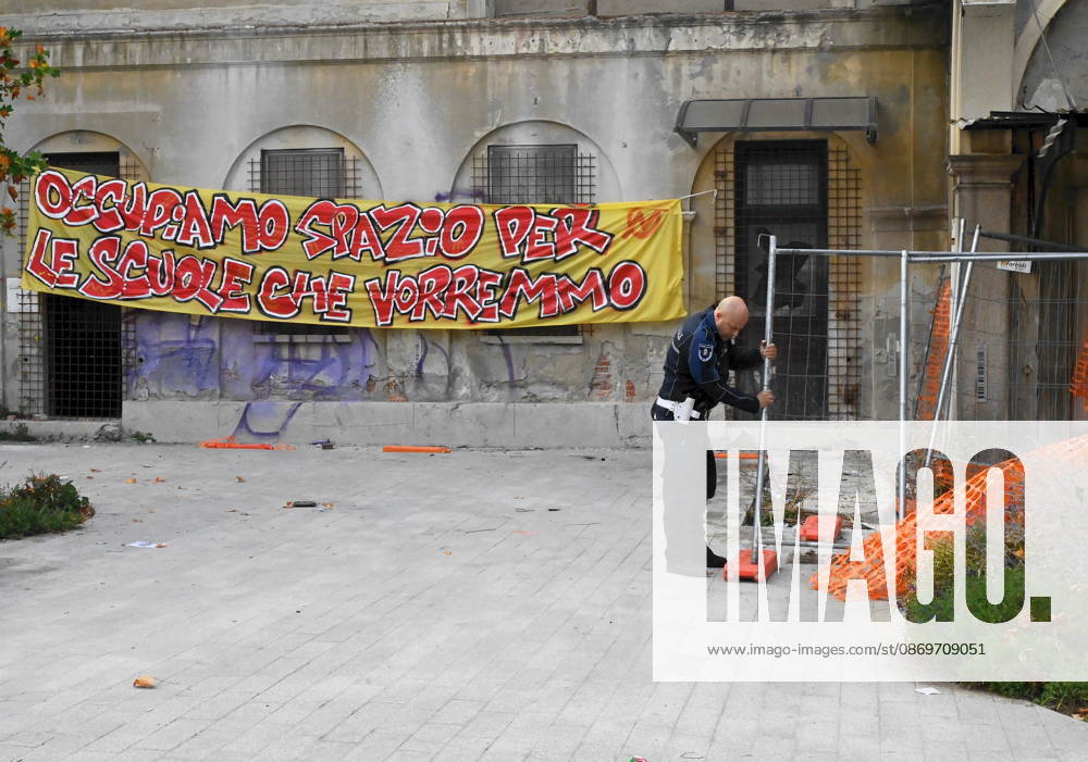 IPA89766311 - Milan, October 16, 2026: Student protest, occupation of the former morgue