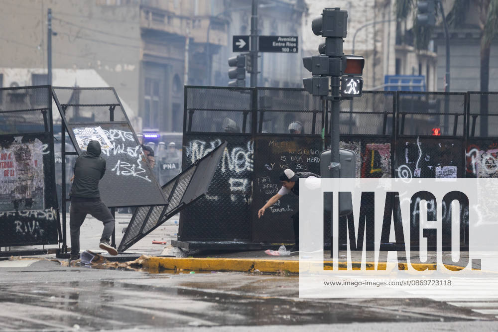 Protesters push down police barricades during clashes with security forces. Buenos Aires Argentina - ZUMAp265 20261016_zip_p265_045