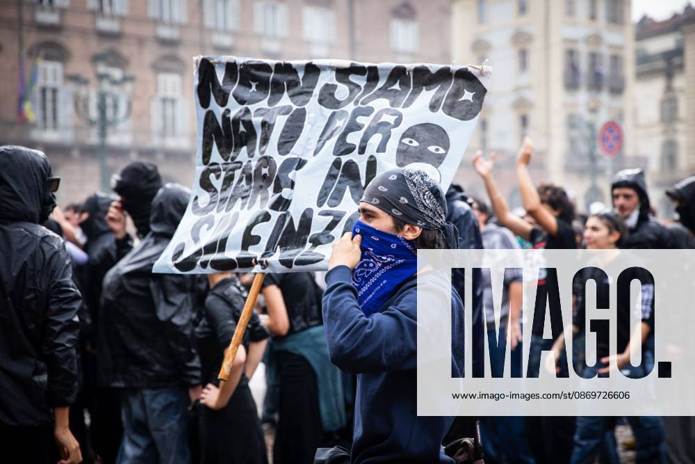TURIN, ITALY - OCTOBER 16, 2026: Clashes with police in Turin during the demonstration to demand better school conditions and review of the public expenses for instruction. JNA Press Turin Italy - ZUMAq101 20261016_zna_q101_325