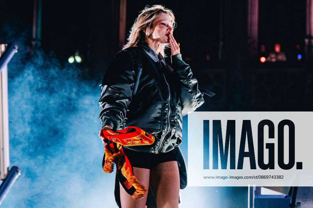 Belgian singer Angele pictured during the Angele Instinct Release Party , a surprise party organized by the Brussels singer to celebrate the release of her album Instinct at the Grote Markt Grand Place, in Brussels, Friday 16 October 2026. EMILExWINDAL 190036489