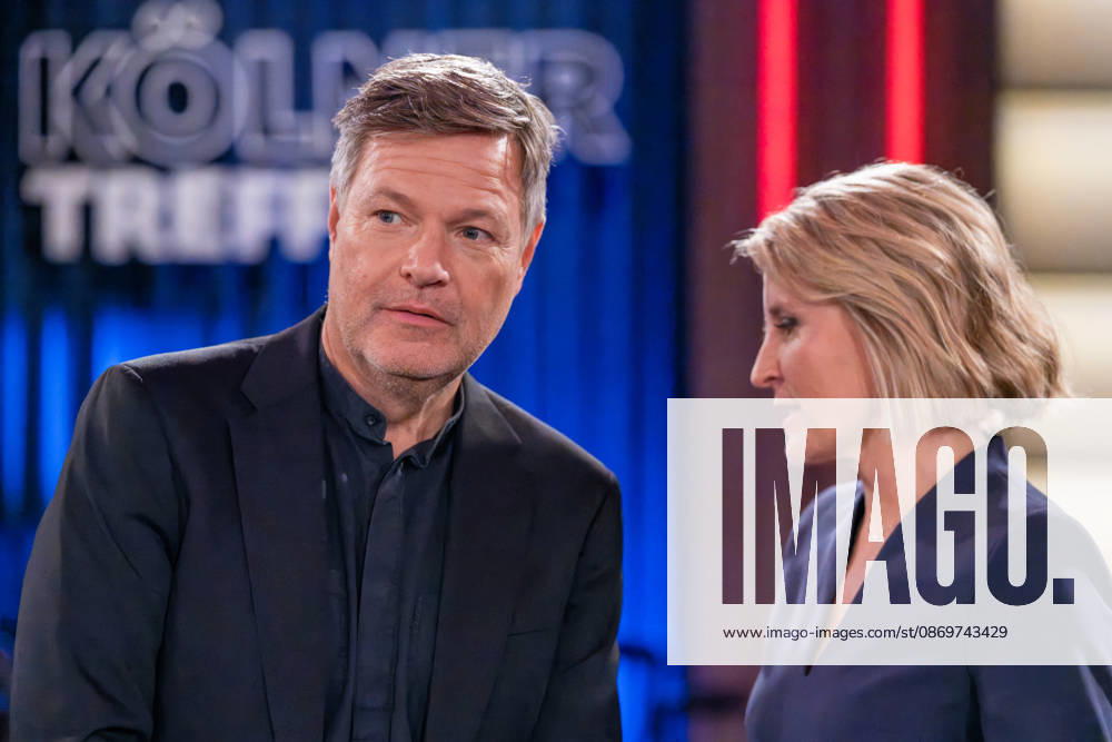 Kölner Treff am 16. Oktober 2026. Im Bild Robert Habeck, Schriftsteller und ehemaliger Politiker, im Gespräch mit der Moderatorin Susann Link. Wie immer einfühlsam und zugleich humorvoll befragen Susan Link und Micky Beisenherz ihre Gäste. Köln Nordrhein-Westfalen Deutschland