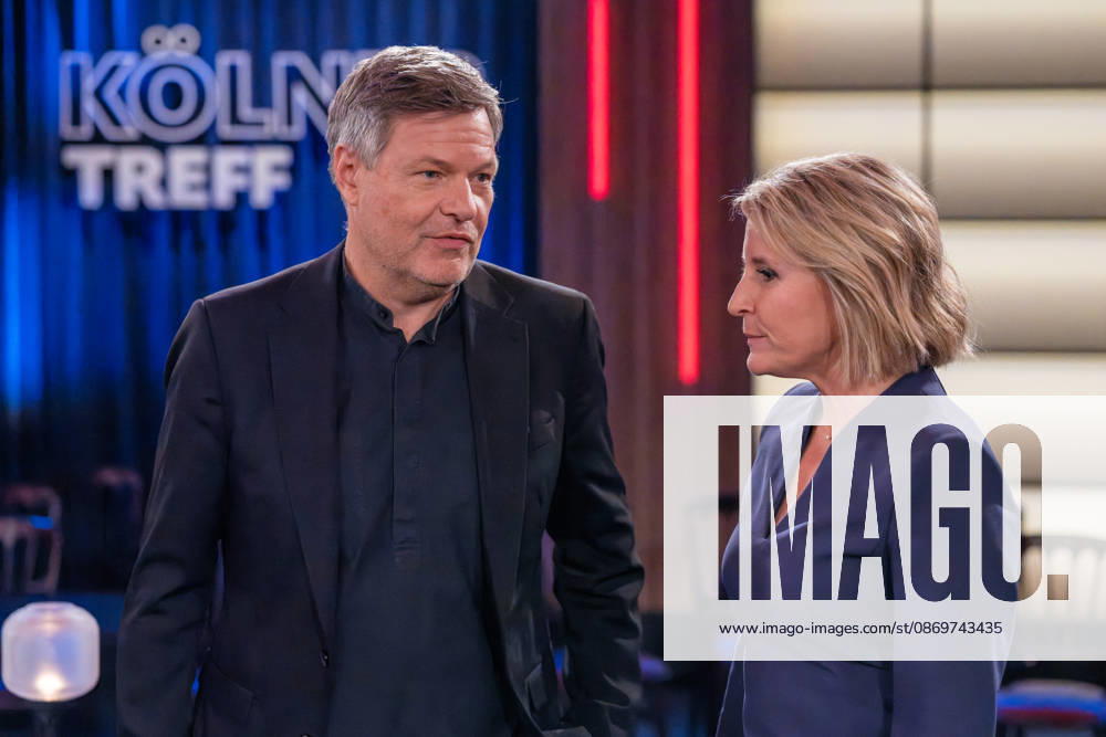 Kölner Treff am 16. Oktober 2026. Im Bild Robert Habeck, Schriftsteller und ehemaliger Politiker, im Gespräch mit der Moderatorin Susann Link. Wie immer einfühlsam und zugleich humorvoll befragen Susan Link und Micky Beisenherz ihre Gäste. Köln Nordrhein-Westfalen Deutschland