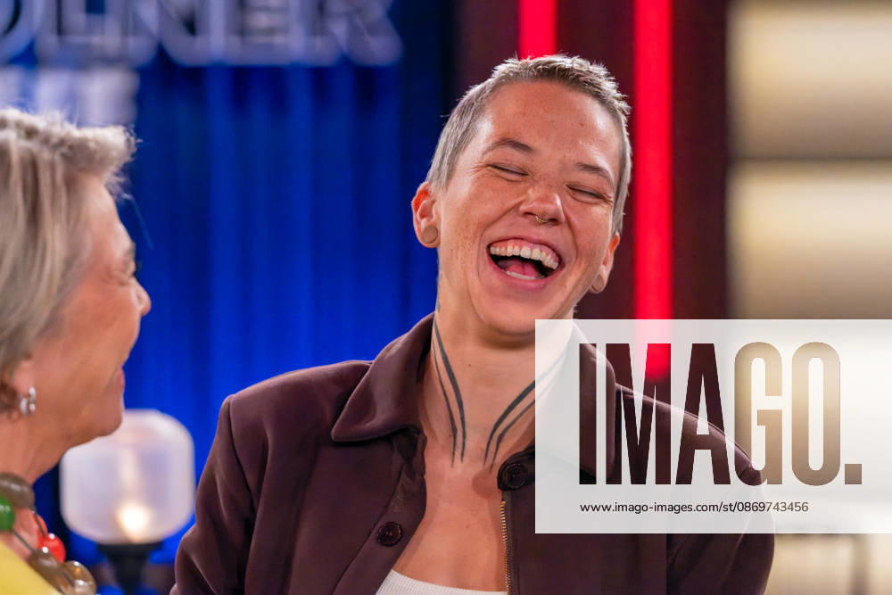 Kölner Treff am 16. Oktober 2026. Im Bild Stefanie Heinzmann, Pop- und Soulsängerin aus der Schweiz, lachend. Wie immer einfühlsam und zugleich humorvoll befragen Susan Link und Micky Beisenherz ihre Gäste. Köln Nordrhein-Westfalen Deutschland