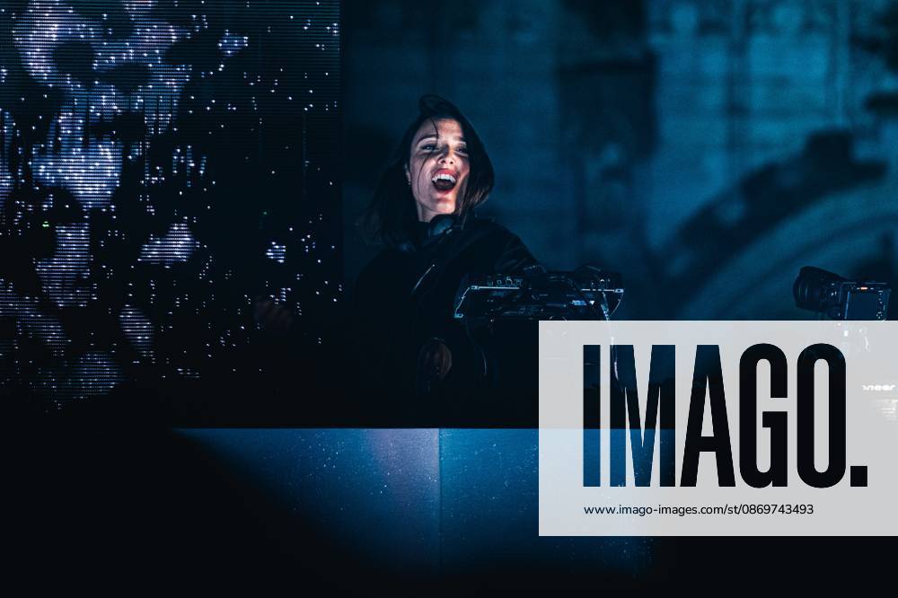Belgian artist Amà lie Lens pictured during the Angele Instinct Release Party , a surprise party organized by the Brussels singer to celebrate the release of her album Instinct at the Grote Markt Grand Place, in Brussels, Friday 16 October 2026. EMILExWINDAL 190036388