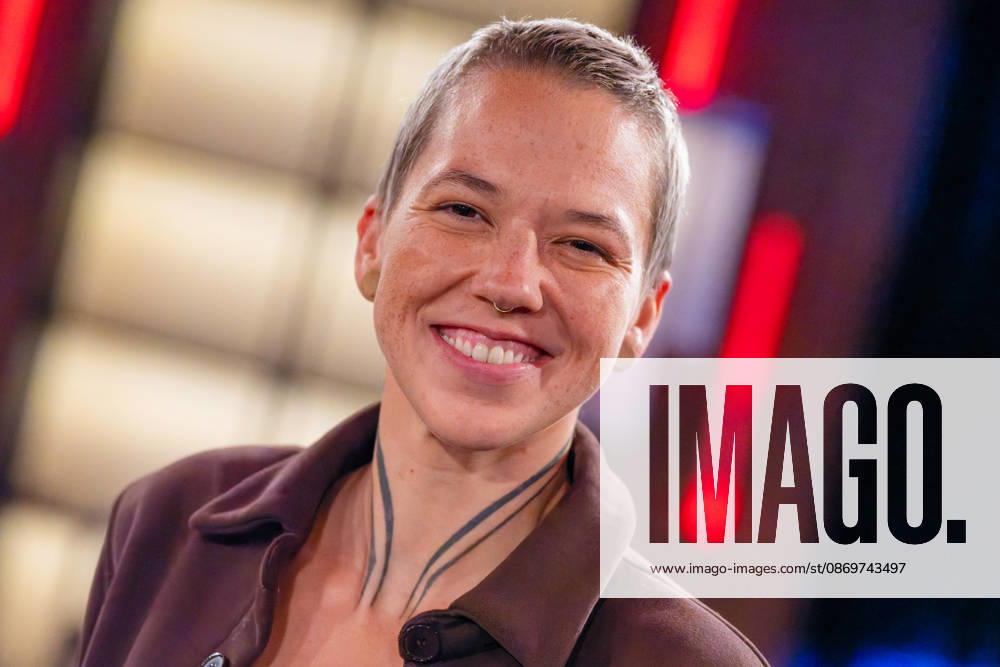 Kölner Treff am 16. Oktober 2026. Im Bild Stefanie Heinzmann, Pop- und Soulsängerin aus der Schweiz, lachend. Wie immer einfühlsam und zugleich humorvoll befragen Susan Link und Micky Beisenherz ihre Gäste. Köln Nordrhein-Westfalen Deutschland
