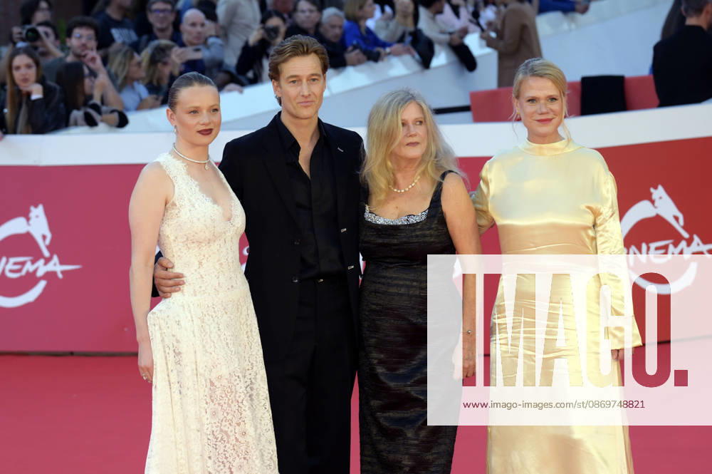 Luna Wedler, Alexander Fehling, Barbara Sukowa und Frauke Finsterwalder bei der Premiere des Kinofilms Eurotrash auf dem 21. Internationalen Filmfestival von Rom Festa del Cinema di Roma 2026 im Auditorium Parco della Musica. Rom