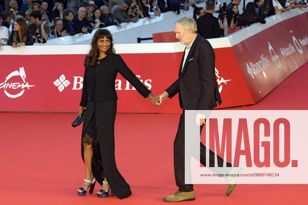Anton Corbijn mit Ehefrau Nini Corbijn bei der Premiere des Kinofilms A Talent for Murder Ein Talent fürs Morden auf dem 21. Internationalen Filmfestival von Rom Festa del Cinema di Roma 2026 im Auditorium Parco della Musica. Rom