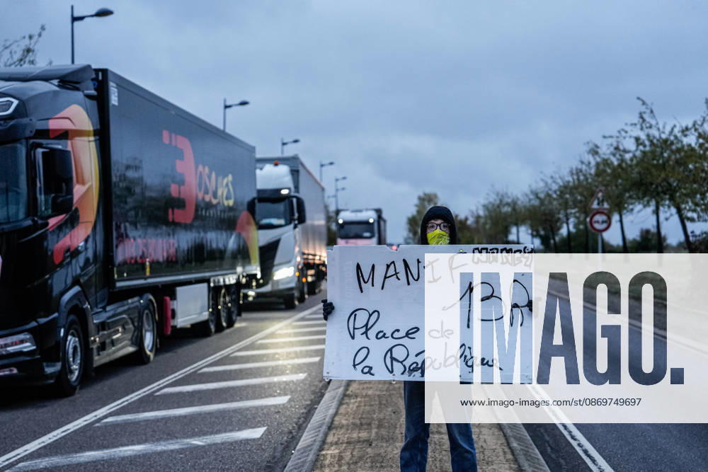 Early morning road blockades erupt across Nancy NANCY, FRANCE - OCTOBER 17: Early morning road blockades erupt across Nancy, France, on Saturday, October 17, 2026. Demonstrators, including Gilets Jaunes (Yellow Vests) and local protest groups, initiated early traffic disruptions and filters on key thoroughfares around 8:00 AM, ahead of a planned major national day of action against the rising cost of living and soaring fuel prices. Traffic across key access points has been significantly slowed as law enforcement monitors the early escalations. Muhammed Said Tako Anadolu Nancy France. Editorial use only. Please get in touch for any other usage.