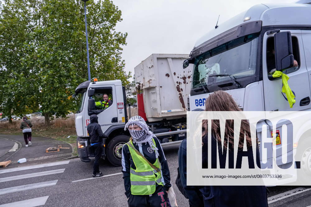 Protesters reinforce filtering blockades and traffic disruptions in Nancy ahead of major afternoon mobilization NANCY, FRANCE - OCTOBER 17: Demonstrators establish filtering blockades and barricades along major thoroughfares and roundabouts during ongoing protests in Nancy, France on Saturday, October 17, 2026. The intensified road blockades caused prolonged disruptions to urban traffic and public transportation services across the city ahead of a planned major afternoon mobilization rally. Muhammed Said Tako Anadolu Nancy France. Editorial use only. Please get in touch for any other usage.
