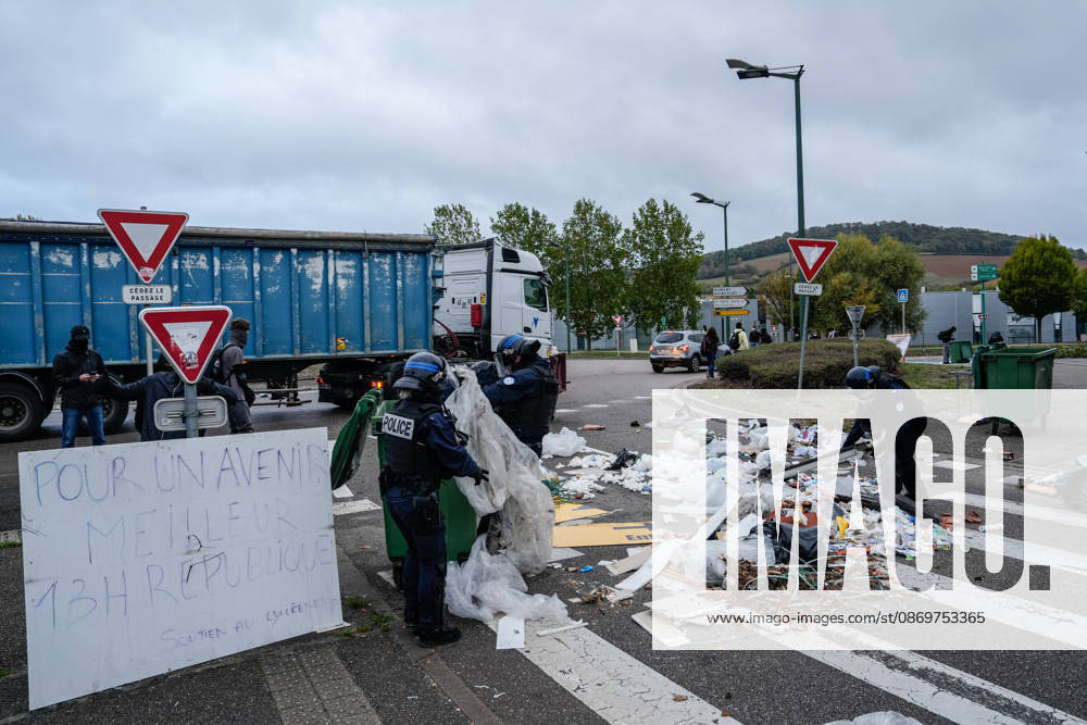 Protesters reinforce filtering blockades and traffic disruptions in Nancy ahead of major afternoon mobilization NANCY, FRANCE - OCTOBER 17: French riot police officers clear street barricades and makeshift road obstacles to reopen traffic lanes during ongoing protests in Nancy, France on Saturday, October 17, 2026. Law enforcement intervened along major urban thoroughfares and roundabouts to dismantle filtering blockades and restore public transportation networks ahead of a major planned afternoon mobilization. Muhammed Said Tako Anadolu Nancy France. Editorial use only. Please get in touch for any other usage.