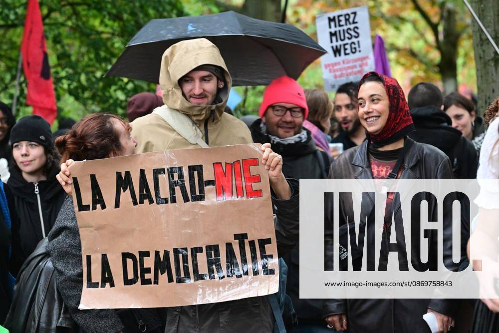Demonstration «Solidarität mit den Schüler:innen in Frankreich» im Kleistpark, fotografiert am 17.10.2026 in Berlin. Berlin Berlin Berlin