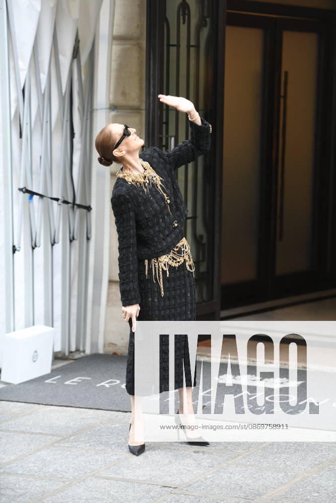 Celine Dion Leaves Her Hotel For Her Last Concert in Paris - France Celine Dion spend time with fans before her last concert in Paris, at hotel Royal Monceau in Paris, France on October 17, 2026. Photo by Florian Poitout ABACAPRESS.COM Paris France