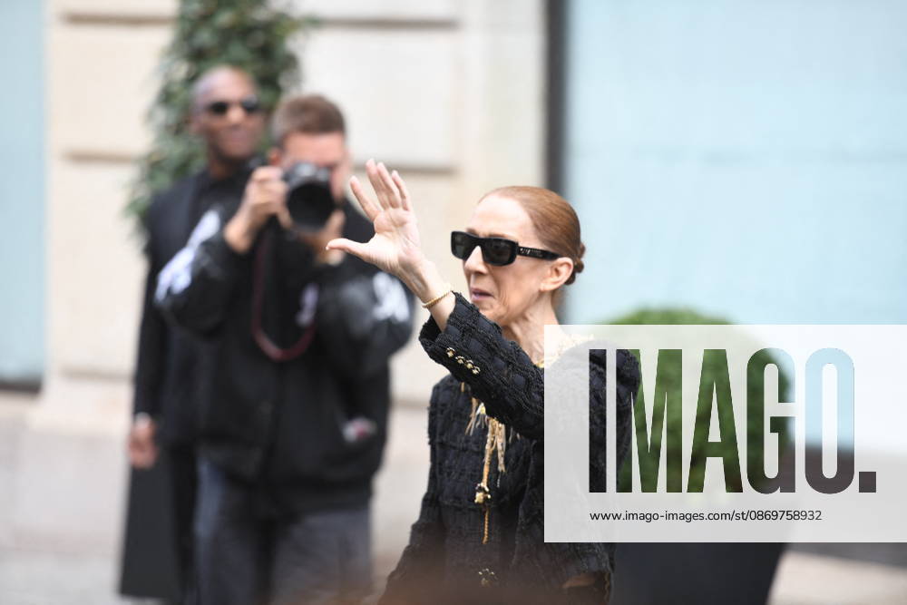 Celine Dion Leaves Her Hotel For Her Last Concert in Paris - France Celine Dion spend time with fans before her last concert in Paris, at hotel Royal Monceau in Paris, France on October 17, 2026. Photo by Florian Poitout ABACAPRESS.COM Paris France