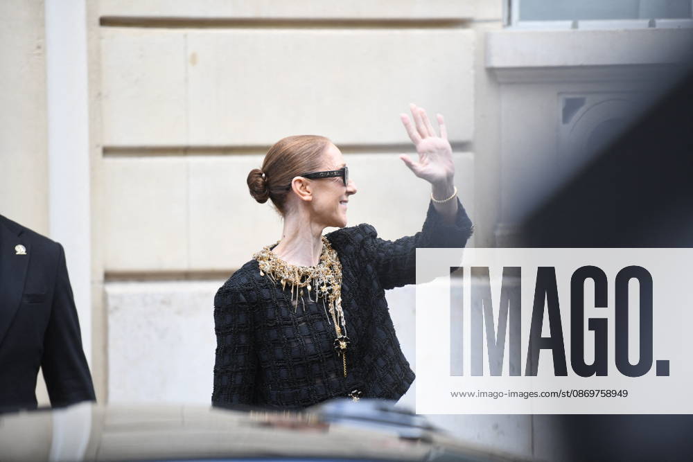 Celine Dion Leaves Her Hotel For Her Last Concert in Paris - France Celine Dion spend time with fans before her last concert in Paris, at hotel Royal Monceau in Paris, France on October 17, 2026. Photo by Florian Poitout ABACAPRESS.COM Paris France