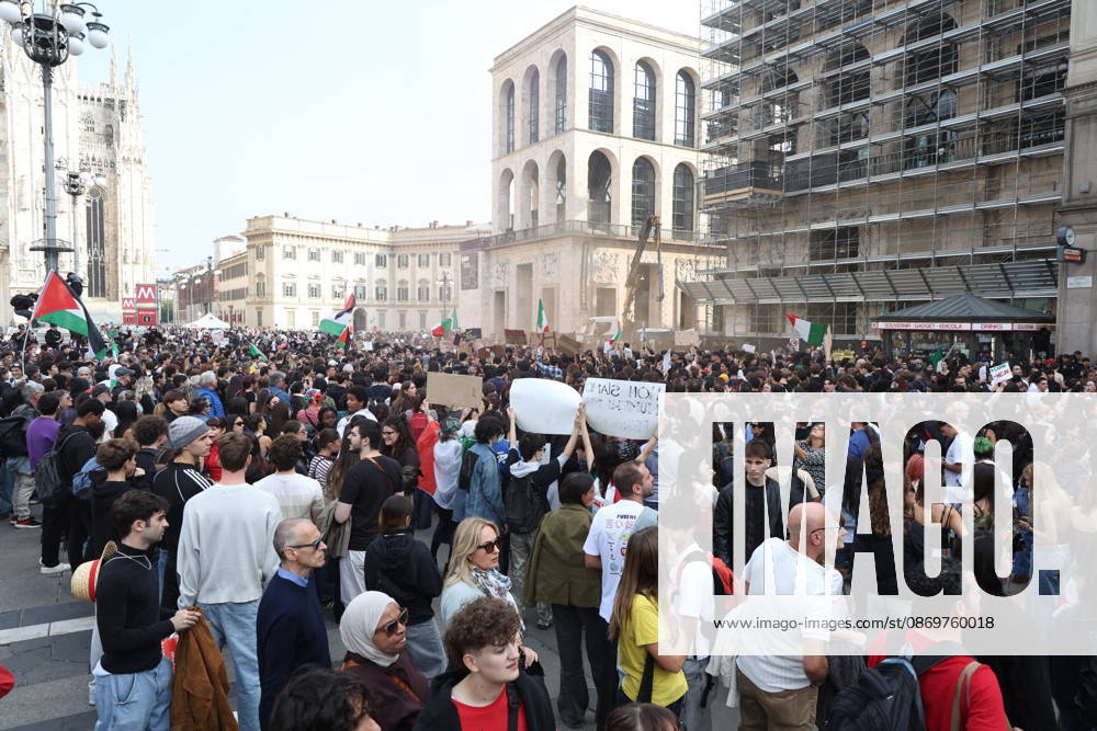 Demonstration by Italia in Piazza - Milano Demonstration by Italia in Piazza, the grassroots movement of students and young workers taking to the streets in 15 Italian cities in Milano Italy on October 17 2026. Photo by Francesco Enriquez IPA ABACAPRESS.COM Milano Italy