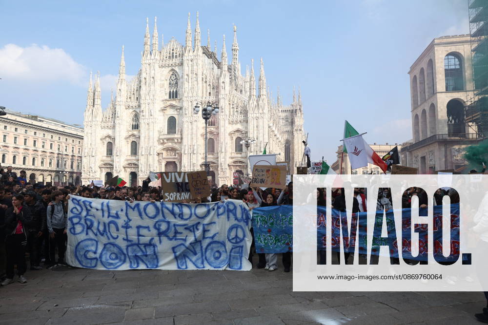 Demonstration by Italia in Piazza - Milano Demonstration by Italia in Piazza, the grassroots movement of students and young workers taking to the streets in 15 Italian cities in Milano Italy on October 17 2026. Photo by Francesco Enriquez IPA ABACAPRESS.COM Milano Italy