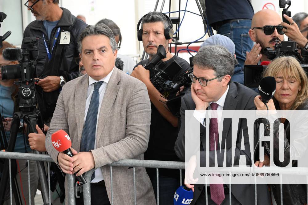 Journalists Rosario Carello of TG2 and TG1 s chief Vatican correspondent, Ignazio Ingrao, outside Gemelli Hospital awaiting the Pope s discharge. The Pope was hospitalized a few days ago for surgery to remove a nodule (adenocarcinoma) from his right lung. Rome, 10 17 2026 Rome Italy - ZUMAa289 20261017_zia_a289_044