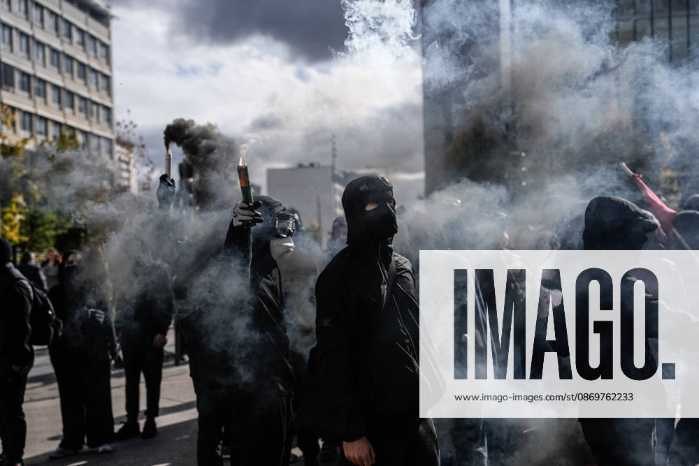 French police intervene in Nancy protests against rising living costs NANCY, FRANCE - OCTOBER 17: French riot police officers deploy tear gas to disperse demonstrators clashing with law enforcement during a nationwide protest over rising living costs, fuel prices, and education funding in Nancy, France on Saturday, October 17, 2026. Clashes broke out after groups of youth set up street barricades around secondary schools and central thoroughfares, prompting police units to intervene with crowd-control canisters to reopen urban transit corridors. Muhammed Said Tako Anadolu Nancy France. Editorial use only. Please get in touch for any other usage.