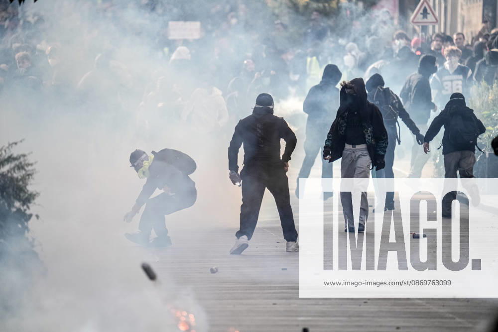 French police intervene in Nancy protests against rising living costs NANCY, FRANCE - OCTOBER 17: French riot police officers deploy tear gas to disperse demonstrators clashing with law enforcement during a nationwide protest over rising living costs, fuel prices, and education funding in Nancy, France on Saturday, October 17, 2026. Clashes broke out after groups of youth set up street barricades around secondary schools and central thoroughfares, prompting police units to intervene with crowd-control canisters to reopen urban transit corridors. Muhammed Said Tako Anadolu Nancy France. Editorial use only. Please get in touch for any other usage.