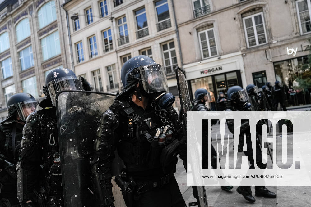 French police intervene in Nancy protests against rising living costs NANCY, FRANCE - OCTOBER 17: French riot police officers deploy tear gas to disperse demonstrators clashing with law enforcement during a nationwide protest over rising living costs, fuel prices, and education funding in Nancy, France on Saturday, October 17, 2026. Clashes broke out after groups of youth set up street barricades around secondary schools and central thoroughfares, prompting police units to intervene with crowd-control canisters to reopen urban transit corridors. Muhammed Said Tako Anadolu Nancy France. Editorial use only. Please get in touch for any other usage.