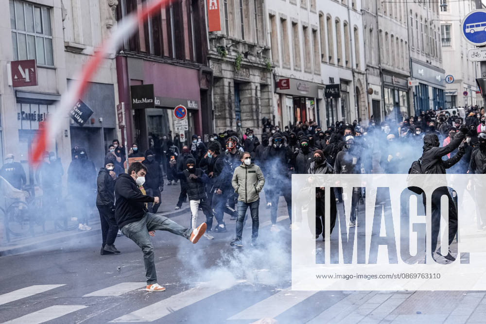 French police intervene in Nancy protests against rising living costs NANCY, FRANCE - OCTOBER 17: French riot police officers deploy tear gas to disperse demonstrators clashing with law enforcement during a nationwide protest over rising living costs, fuel prices, and education funding in Nancy, France on Saturday, October 17, 2026. Clashes broke out after groups of youth set up street barricades around secondary schools and central thoroughfares, prompting police units to intervene with crowd-control canisters to reopen urban transit corridors. Muhammed Said Tako Anadolu Nancy France. Editorial use only. Please get in touch for any other usage.