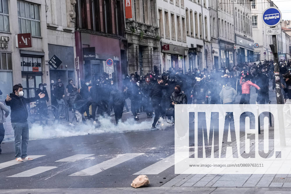 French police intervene in Nancy protests against rising living costs NANCY, FRANCE - OCTOBER 17: French riot police officers deploy tear gas to disperse demonstrators clashing with law enforcement during a nationwide protest over rising living costs, fuel prices, and education funding in Nancy, France on Saturday, October 17, 2026. Clashes broke out after groups of youth set up street barricades around secondary schools and central thoroughfares, prompting police units to intervene with crowd-control canisters to reopen urban transit corridors. Muhammed Said Tako Anadolu Nancy France. Editorial use only. Please get in touch for any other usage.